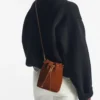Bolso mini Cinch de ante color tostado