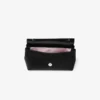 Bolso mini con lazo suave Bolso mini de satén negro con lazo de cristal