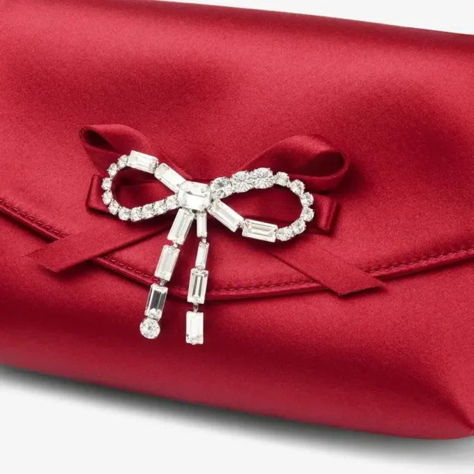 Bolso mini con lazo suave Bolso mini de satén rojo rubí con lazo de cristales