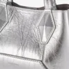 Bolso mini Diamond Tote de piel metalizada vintage plateada Bolso mini Diamond Tote de piel metalizada vintage plateada