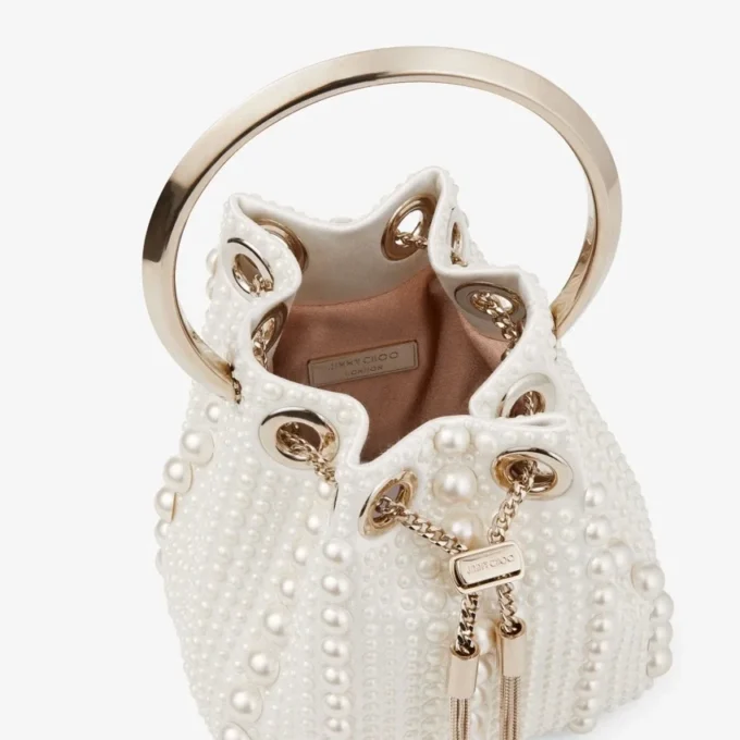 Bolso mini Micro Bon Bon de satén marfil con perlas por toda la superficie Bolso mini Micro Bon Bon de satén marfil con perlas por toda la superficie