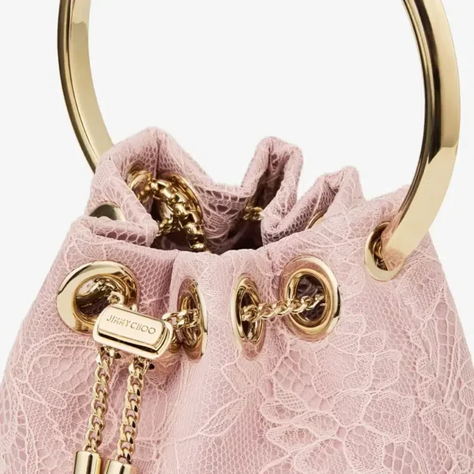 Bolso mini tipo cubo Micro Bon Bon de satén rosa y encaje jimmy choo Bolso mini tipo cubo Micro Bon Bon de satén rosa y encaje jimmy choo