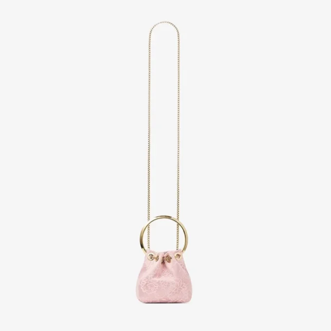 Bolso mini tipo cubo Micro Bon Bon de satén rosa y encaje jimmy choo Bolso mini tipo cubo Micro Bon Bon de satén rosa y encaje jimmy choo