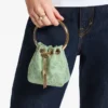 Bolso mini tipo cubo Micro Bon Bon de satén verde y encaje jimmy choo Bolso mini tipo cubo Micro Bon Bon de satén verde y encaje jimmy choo