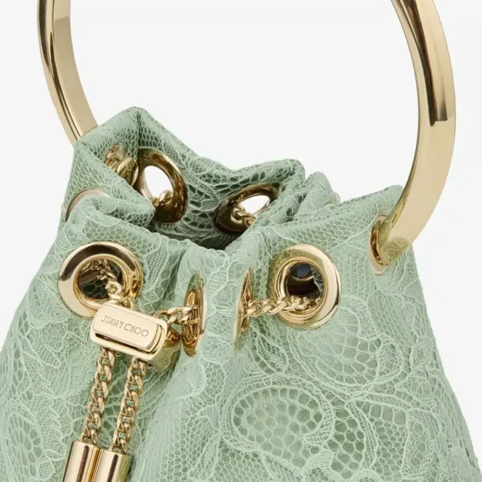 Bolso mini tipo cubo Micro Bon Bon de satén verde y encaje jimmy choo Bolso mini tipo cubo Micro Bon Bon de satén verde y encaje jimmy choo