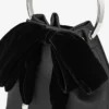 Bolso tipo cubo Bon Bon de satén negro con lazo de terciopelo Bolso tipo cubo Bon Bon de satén negro con lazo de terciopelo