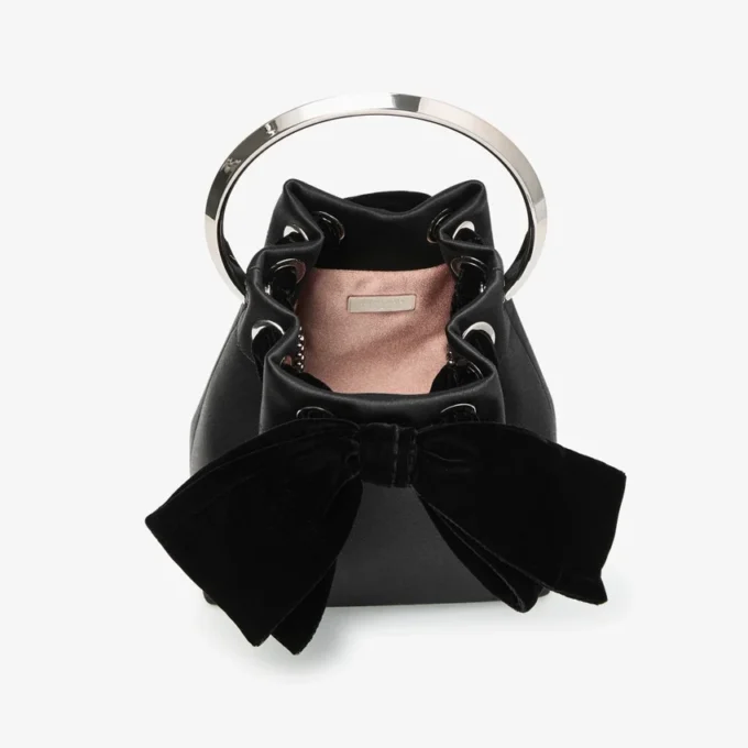 Bolso tipo cubo Bon Bon de satén negro con lazo de terciopelo Bolso tipo cubo Bon Bon de satén negro con lazo de terciopelo