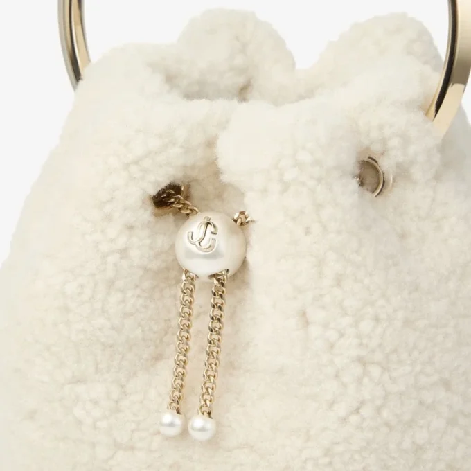 Bolso tipo cubo Bon Bon Natural con asa metálica Bolso tipo cubo Bon Bon Natural con asa metálica