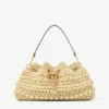 Bolso tipo cubo Cinch mediano de rafia con cuentas en tonos natural y capuchino y piel de becerro lisa
