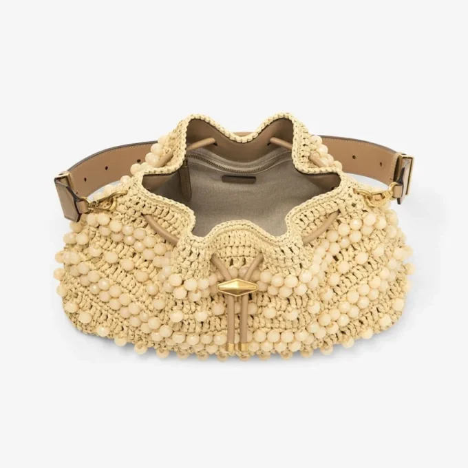 Bolso tipo cubo Cinch mediano de rafia con cuentas en tonos natural y capuchino y piel de becerro lisa