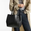 Bolso tote Diamond mediano de piel de becerro negro Bolso tote Diamond mediano de piel de becerro negro