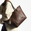 Bolso tote Diamond mediano en piel de becerro lisa color coñac Bolso tote Diamond mediano en piel de becerro lisa color coñac