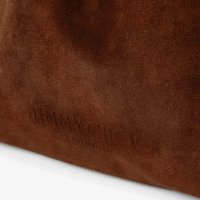 Bolso tote grande con cordón, de ante marrón claro y piel de becerro lisa, con el logotipo de jimmy choo