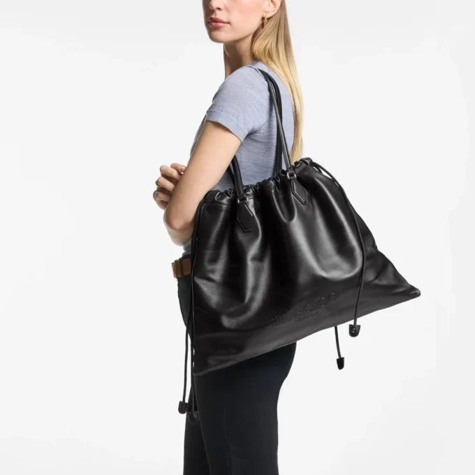 Bolso tote grande con cordón de piel de napa negra y logotipo de jimmy choo en relieve