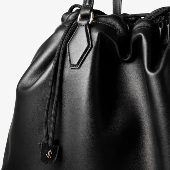 Bolso tote grande con cordón de piel de napa negra y logotipo de jimmy choo en relieve