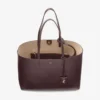 Bolso tote Nine2Five East-West de piel de becerro lisa en color merlot intenso