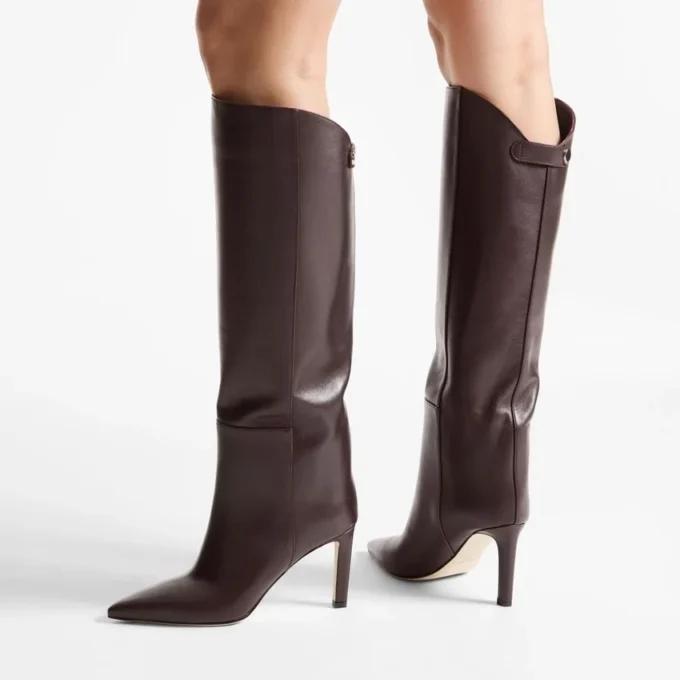 Botas hasta la rodilla Alizze 85 en color merlot oscuro, de piel lisa Botas hasta la rodilla Alizze 85 en color merlot oscuro, de piel lisa