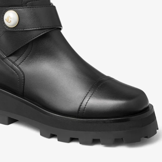 Botas planas de cuero negro Meena Botas planas de cuero negro Meena