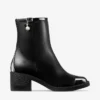 Botines Adry 60 en charol negro y piel napa con charm de perla Botines Adry 60 en charol negro y piel napa con charm de perla