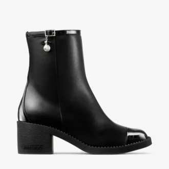 Botines Adry 60 en charol negro y piel napa con charm de perla