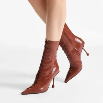 Botines Scarlett 85 en piel estampada de elaphe color coñac