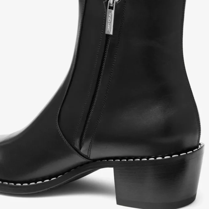 Botines Wilder de piel de becerro negra con detalles metálicos Botines Wilder de piel de becerro negra con detalles metálicos