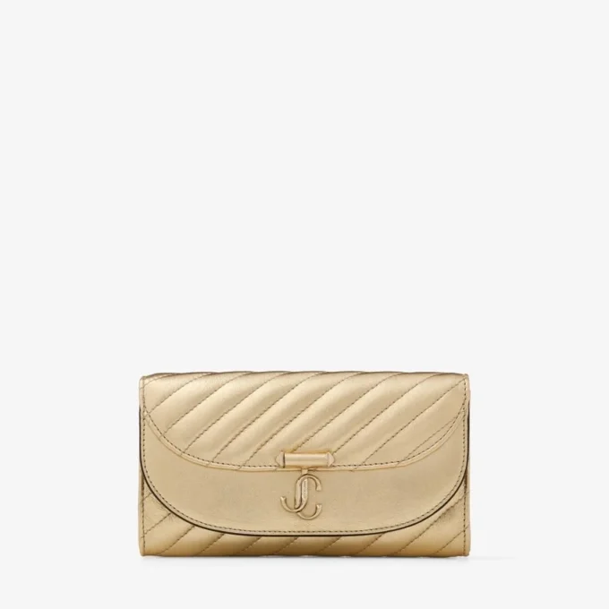 Cartera Curve con cadena Bolso de mano de piel metalizada acolchada en dorado brillante Cartera Curve con cadena Bolso de mano de piel metalizada acolchada en dorado brillante