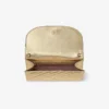 Cartera Curve con cadena Bolso de mano de piel metalizada acolchada en dorado brillante Cartera Curve con cadena Bolso de mano de piel metalizada acolchada en dorado brillante