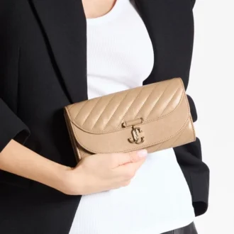 Cartera Curve con cadena Cartera de piel Biker acolchada Chai con cadena