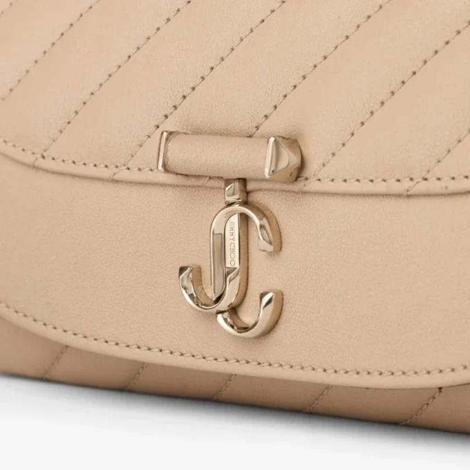 Cartera Curve con cadena Cartera de piel Biker acolchada Chai con cadena Cartera Curve con cadena Cartera de piel Biker acolchada Chai con cadena