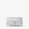 Cartera Curve con cadena Carteras de piel napa metalizada acolchada en color plata con cadena