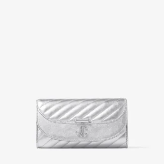 Cartera Curve con cadena Carteras de piel napa metalizada acolchada en color plata con cadena
