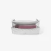 Cartera Curve con cadena Carteras de piel napa metalizada acolchada en color plata con cadena