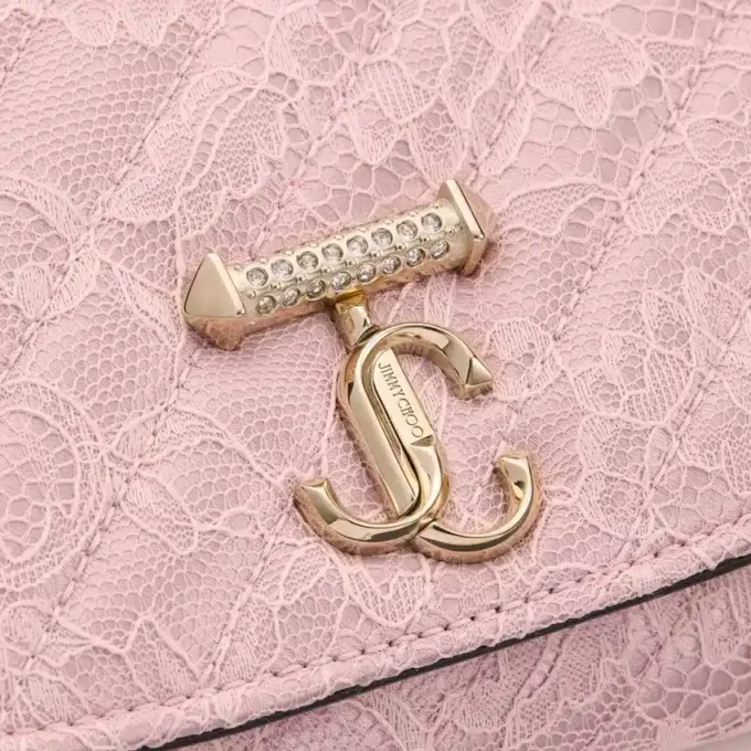 Cartera Curve con cadena Carterita acolchada de encaje jimmy choo con barra JC de cristal Cartera Curve con cadena Carterita acolchada de encaje jimmy choo con barra JC de cristal
