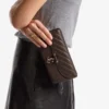 Cartera Curve con cadena de cuero Biker acolchado color chocolate