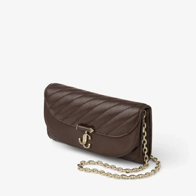 Cartera Curve con cadena de cuero Biker acolchado color chocolate