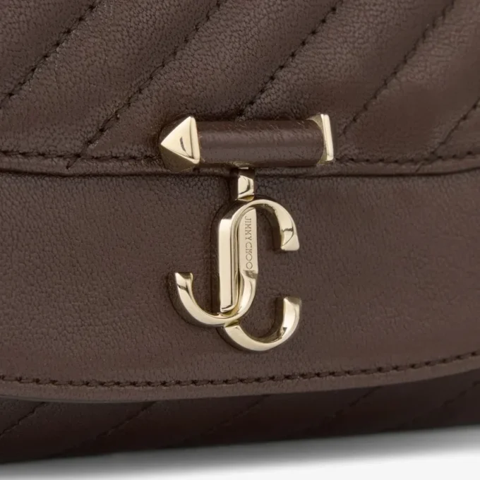 Cartera Curve con cadena de cuero Biker acolchado color chocolate