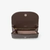Cartera Curve con cadena de cuero Biker acolchado color chocolate