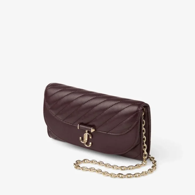 Cartera Curve con cadena de cuero Biker acolchado en color merlot intenso Cartera Curve con cadena de cuero Biker acolchado en color merlot intenso