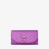Cartera Curve con cadena de satén acolchado en color violeta orquídea con barra Jc de cristal Cartera Curve con cadena de satén acolchado en color violeta orquídea con barra Jc de cristal