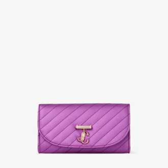 Cartera Curve con cadena de satén acolchado en color violeta orquídea con barra Jc de cristal