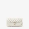 Cartera Curve con cadena en color latte Cartera de piel napa acolchada con cadena