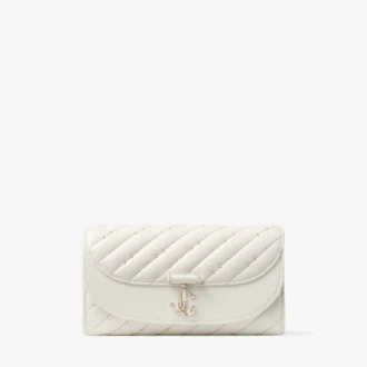 Cartera Curve con cadena en color latte Cartera de piel napa acolchada con cadena