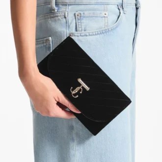 Cartera Curve con cadena. Mini bolso de terciopelo acolchado negro con barra JC de cristales