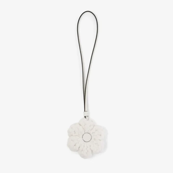 Colgante de flor de punto Colgante de flor de punto de lana color latte con ribetes de cuero