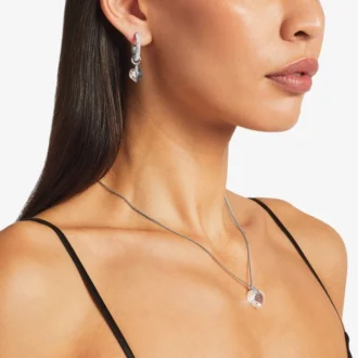 Collar con corazón Collar con corazón con acabado plateado y cristales Collar con corazón Collar con corazón con acabado plateado y cristales