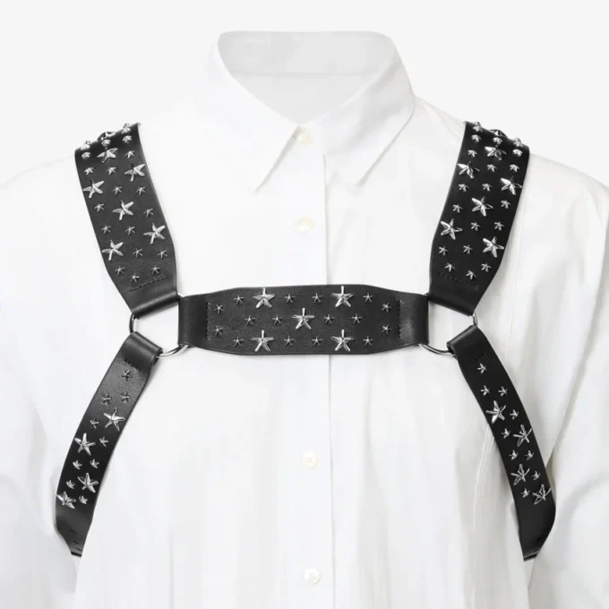 Jimmy Choo Noir Kei Ninomiya All Stars Harness Arnés de piel de becerro lisa negra con adornos metálicos de estrellas múltiples Jimmy Choo Noir Kei Ninomiya All Stars Harness Arnés de piel de becerro lisa negra con adornos metálicos de estrellas múltiples