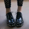 Jimmy Choo Noir Kei Ninomiya Star Shoe Zapatos negros de piel de becerro pulida con cordones y adornos de estrellas Jimmy Choo Noir Kei Ninomiya Star Shoe Zapatos negros de piel de becerro pulida con cordones y adornos de estrellas