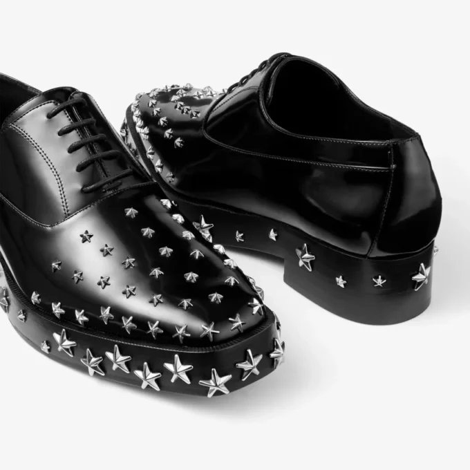 Jimmy Choo Noir Kei Ninomiya Star Shoe Zapatos negros de piel de becerro pulida con cordones y adornos de estrellas Jimmy Choo Noir Kei Ninomiya Star Shoe Zapatos negros de piel de becerro pulida con cordones y adornos de estrellas