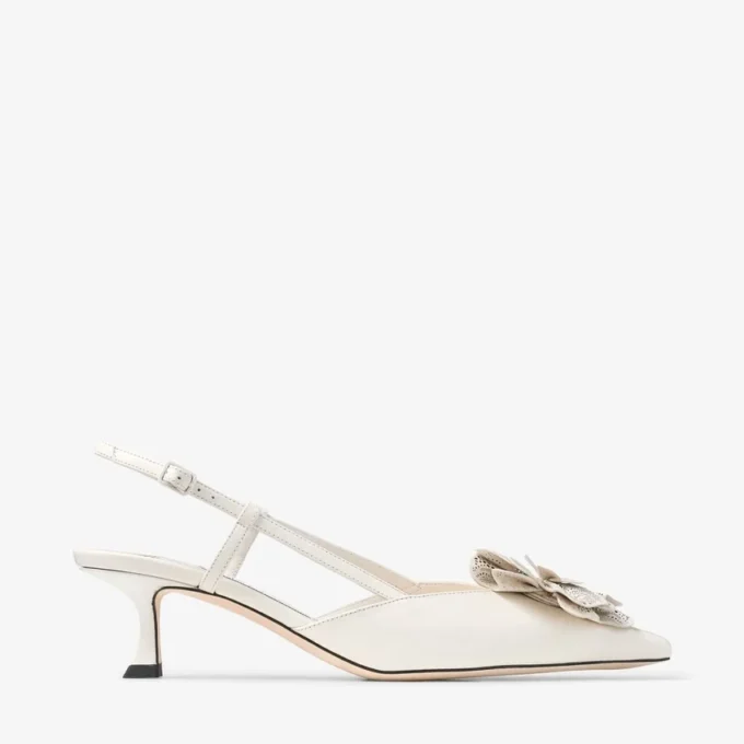 Mimmi Sling Back 50 Latte: sandalias de talón abierto de piel napa brillante con adorno de encaje Mimmi Sling Back 50 Latte: sandalias de talón abierto de piel napa brillante con adorno de encaje